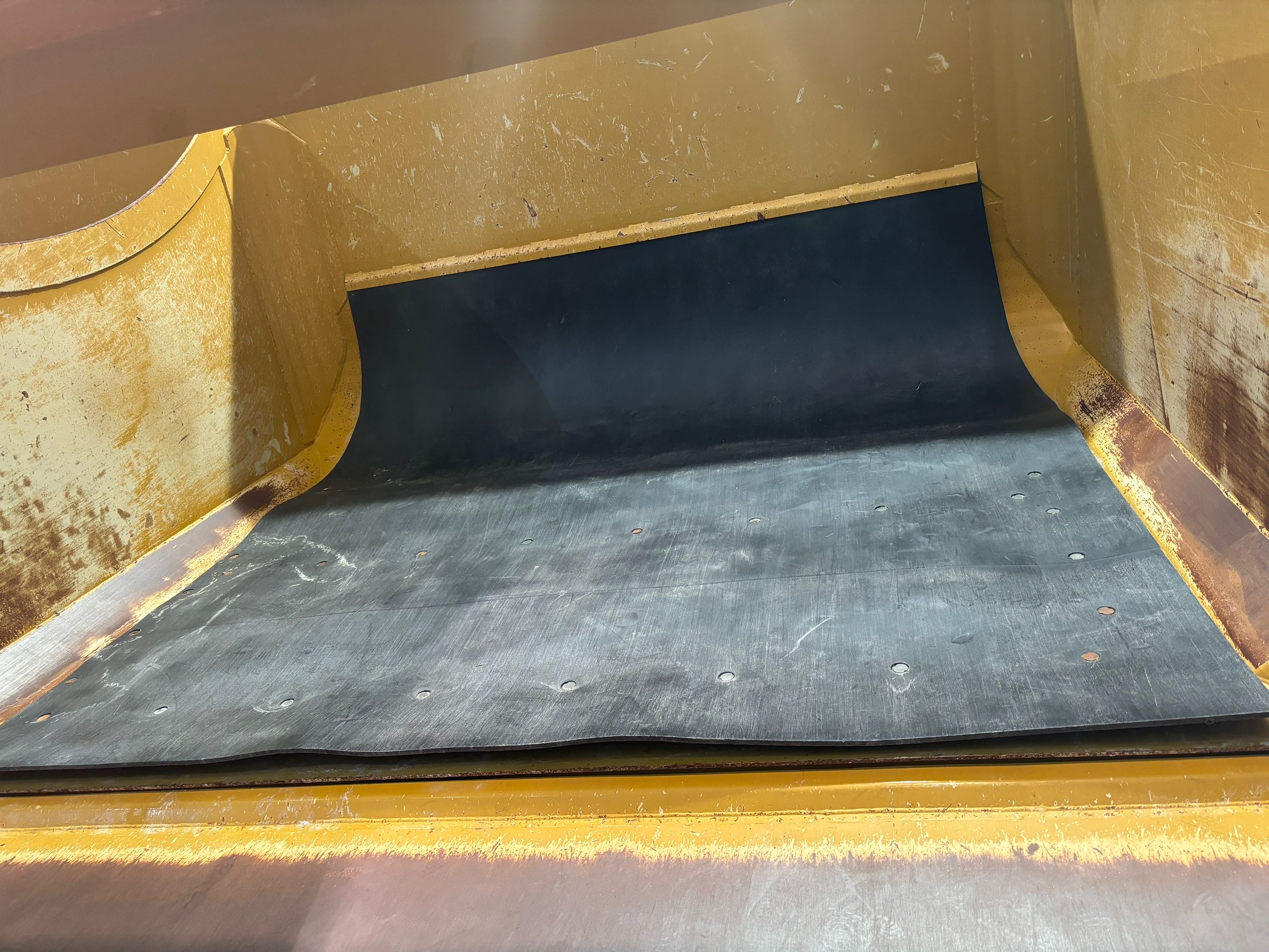 Skyguards UHMWPE Truck Bed Liner | Anti‑Stick Wear‑Resistant Dump Truck Liner cases