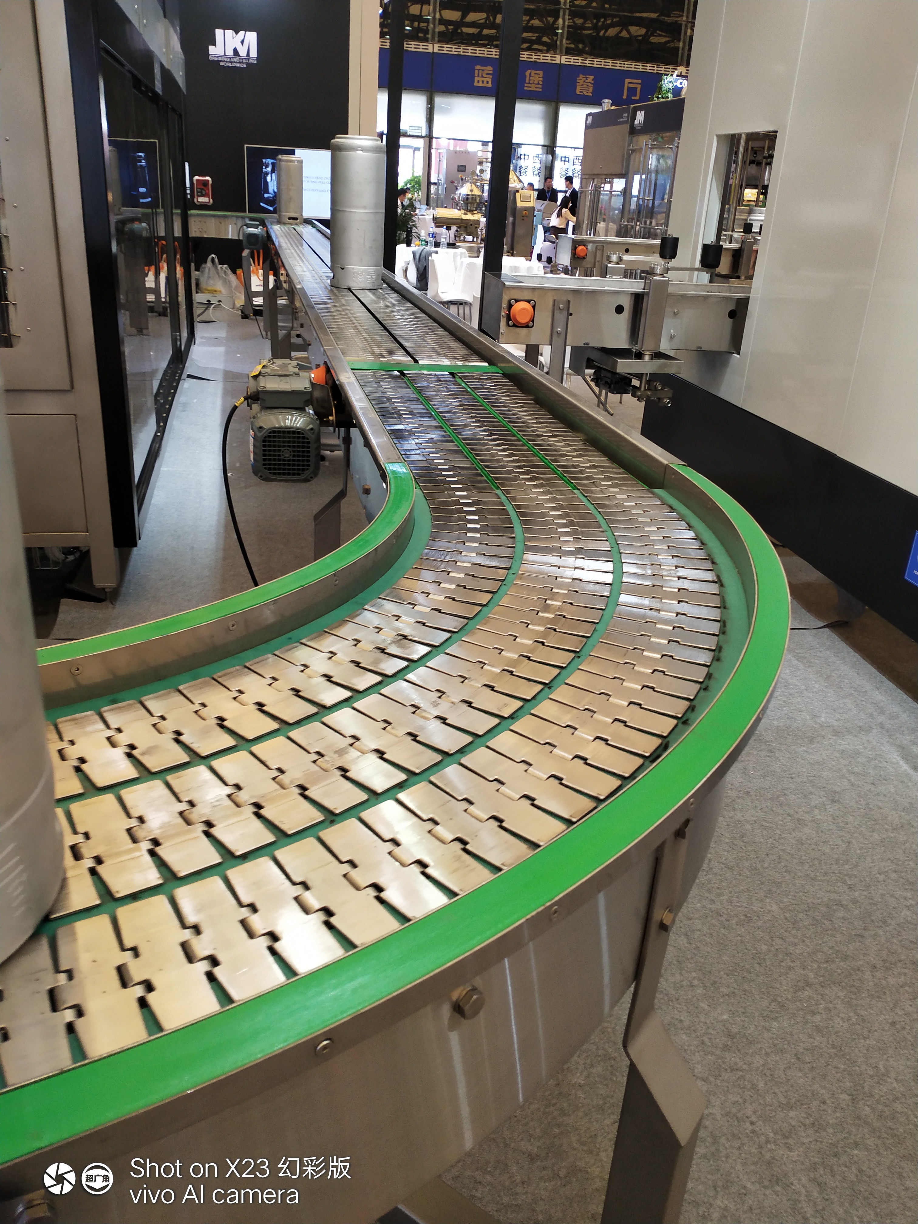 Skyguards UHMWPE chain guides are used for large beer filling equipment